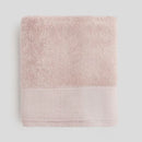 Ružový bavlnený uterák. 