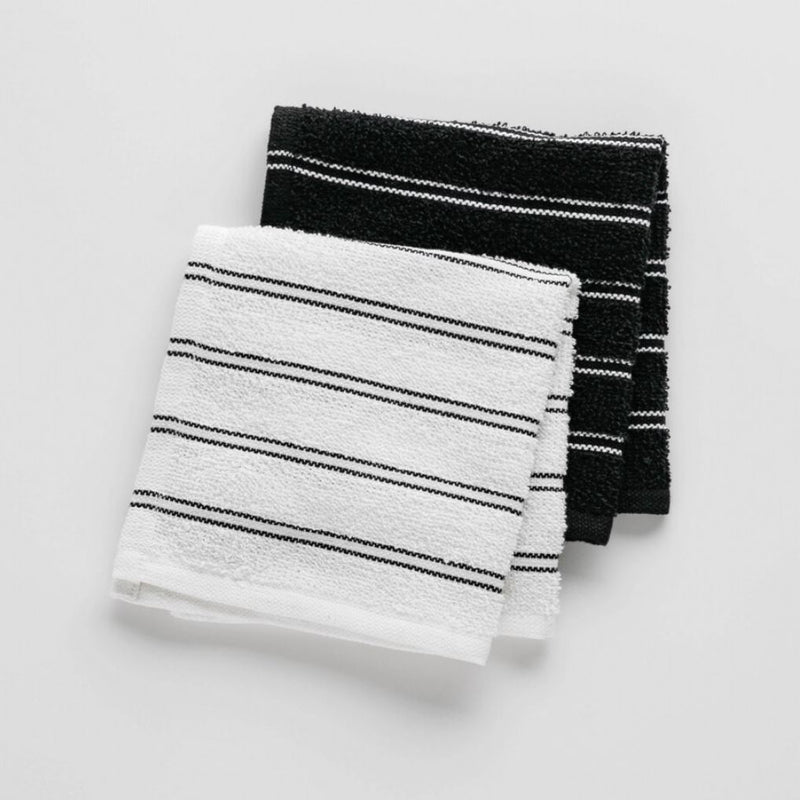 Čierno biele kuchynské uteráky.
