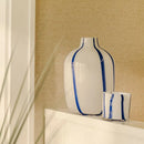 Bielo modrý sklenený svietnik.