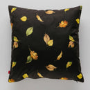 Hnedá jesenná obliečka na vankúš. 