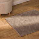 Hnedá polyesterová predložka.