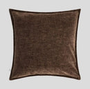 Hnedá obliečka na vankúš.