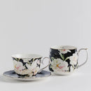 Bielo čierny hrnček zdobený žiarivými kvetmi.