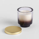 Béžová vonná sviečka.