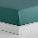 Zelená bavlnená plachta s gumkou.