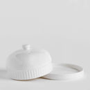 Biela dóza na maslo.