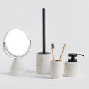 Béžový kúpeľňový pohár.