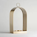 Zlatý kovový lampáš s držiakom. 