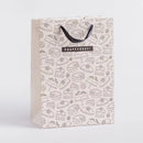 Béžová papierová darčeková taška.