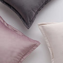 Ružová obliečka na vankúš. 