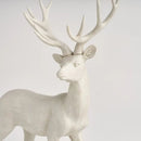 Biela vianočná figúrka v podobe jeleňa.