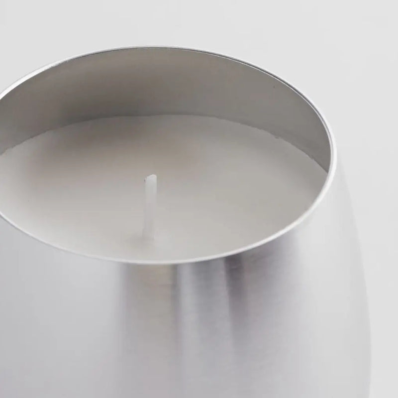 Strieborná vonná sviečka v kovovom ráme