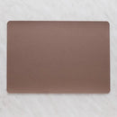 Béžové prestieranie.