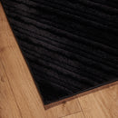 Čierna polyesterová predložka. 