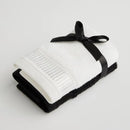 Čierno biela sada bavlnených uterákov.