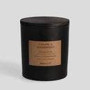 Čierna vonná sviečka.