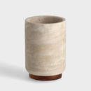 Béžový kúpeľňový pohár.