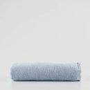 Modrý uterák vyrobený z bavlnených a bambusových tkanín