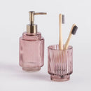 Ružový sklenený kúpeľňový pohár. 