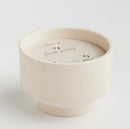 Béžová vonná sviečka.