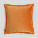 Oranžová obliečka na vankúš.