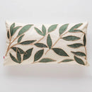 Béžová obliečka na vankúš.