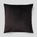 Čierna obliečka na vankúš.