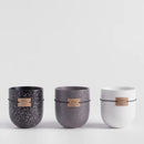 Sivá vonná sviečka.