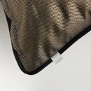 Čierna obliečka na vankúš. 