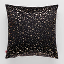 Čierna obliečka na vankúš.