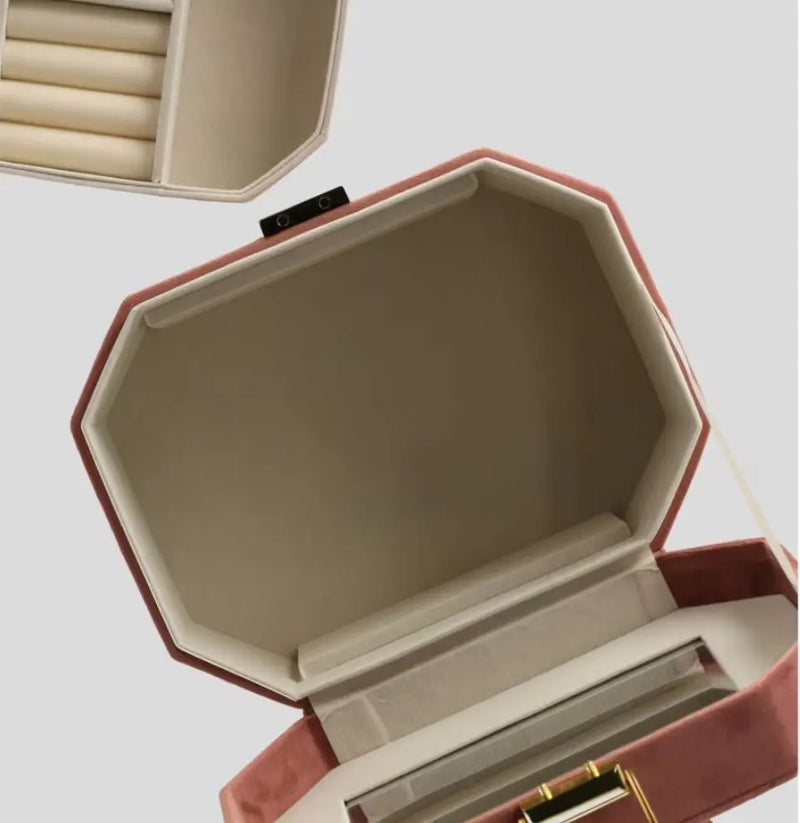 Ružová dvojposchodová šperkovnica so zrkadlom. 