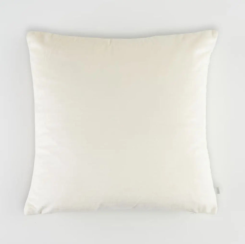 Béžová obliečka na vankúš.