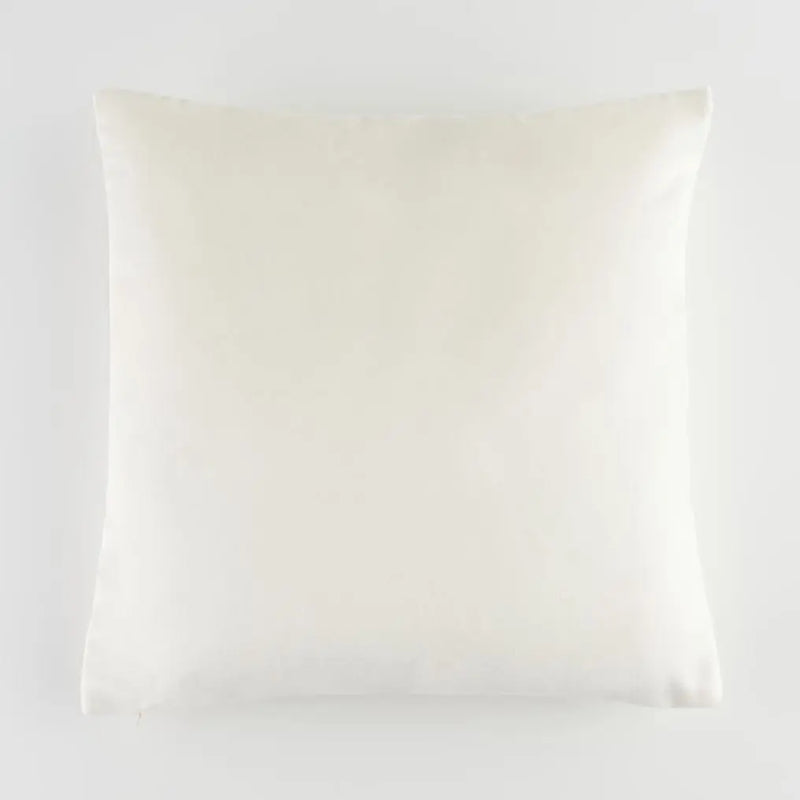 Béžová polyesterová obliečka na vankúš.