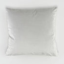 Sivá polyesterová obliečka na vankúš so zlatými pruhmi. 