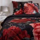 Červené bavlnené saténové obliečky s kvetovým motívom.