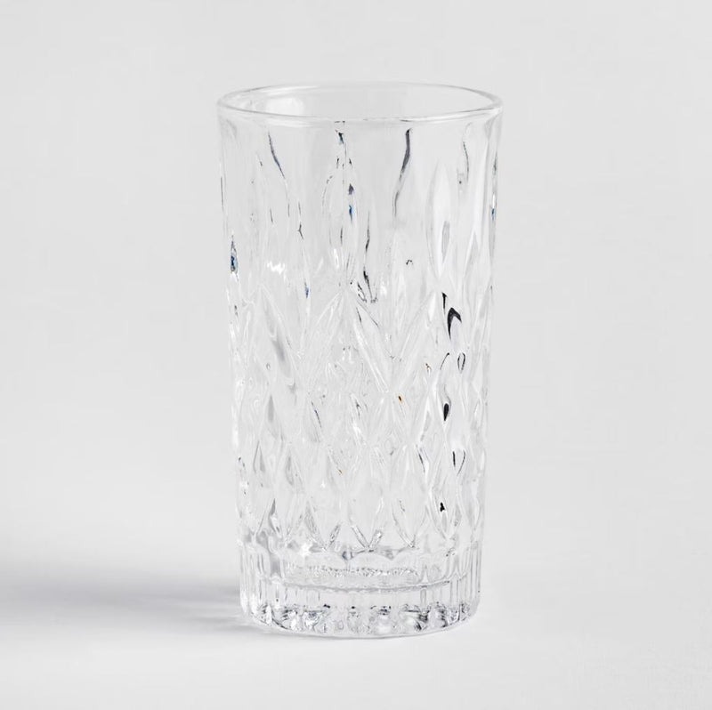 Transparentný pohár. 