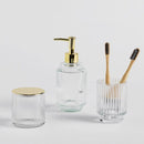 Transparentný pohár.