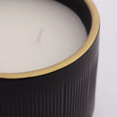 Čierna vonná sviečka.