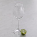 Transparentná sada pohárov na víno.