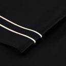 Čierna polyesterová štóla.