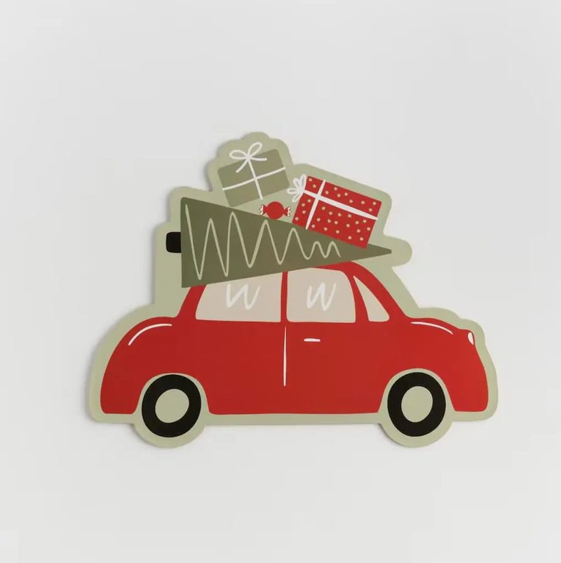 Červené vianočné prestieranie v podobe autíčka s darčekmi. 
