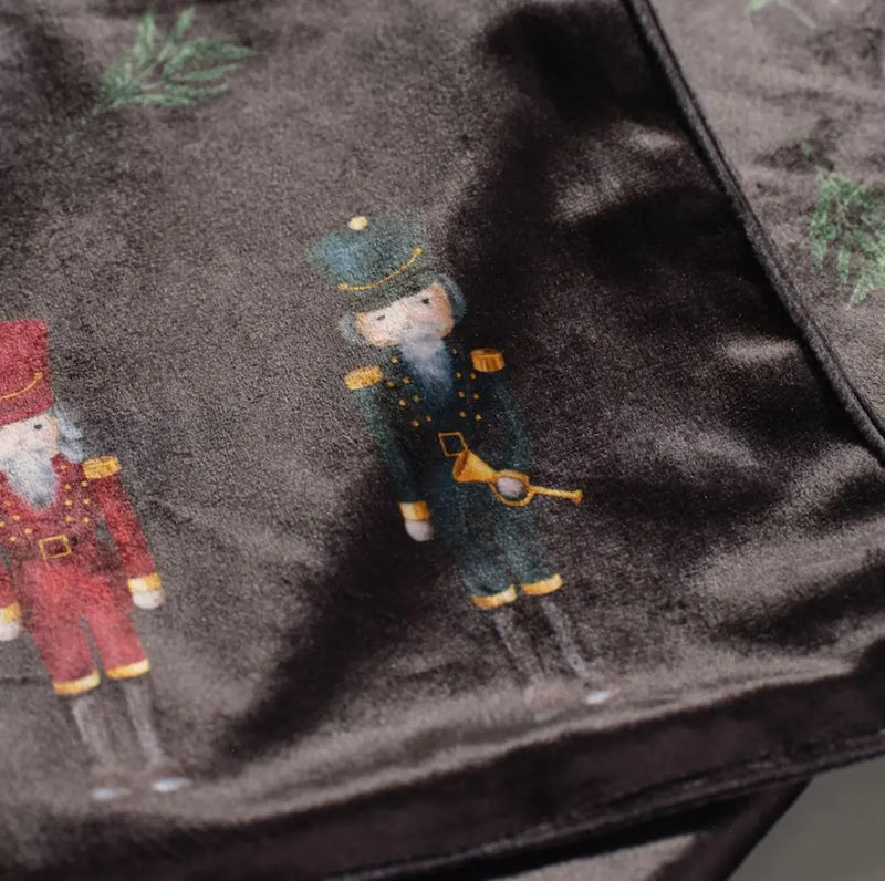 Zelená polyesterová štóla s krásnym vianočným motívom.