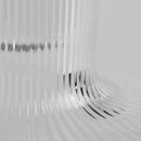 Transparentná sklenená karafa.