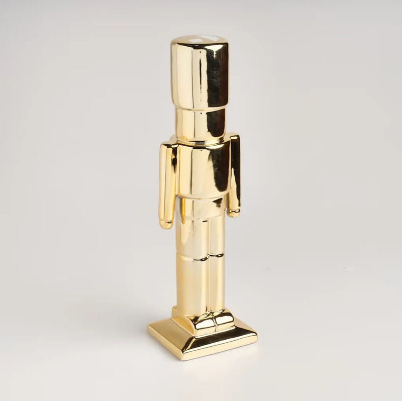 Zlatá vianočná figúrka.