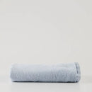 Modrý uterák vyrobený z bavlnených a bambusových tkanín