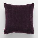 Hnedá obliečka na vankúš.