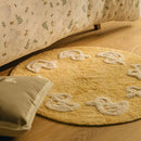 Žltý detský koberec.