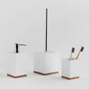 Biely kúpeľňový pohár. 