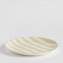 Bielo žltý dezertný tanier z kameniny. 