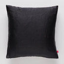 Čierna obliečka na vankúš.&nbsp;